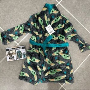 Star Wars Plush Robe with Green and Gray Character Design
